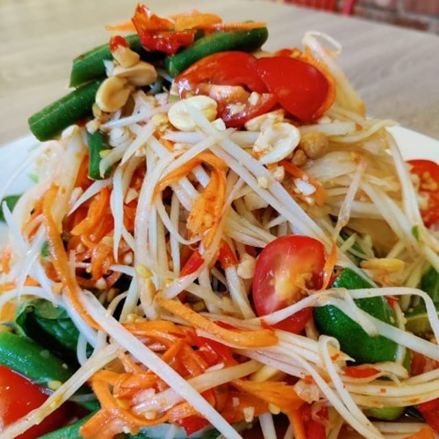 Spicy Papaya Salad (Som Tum).