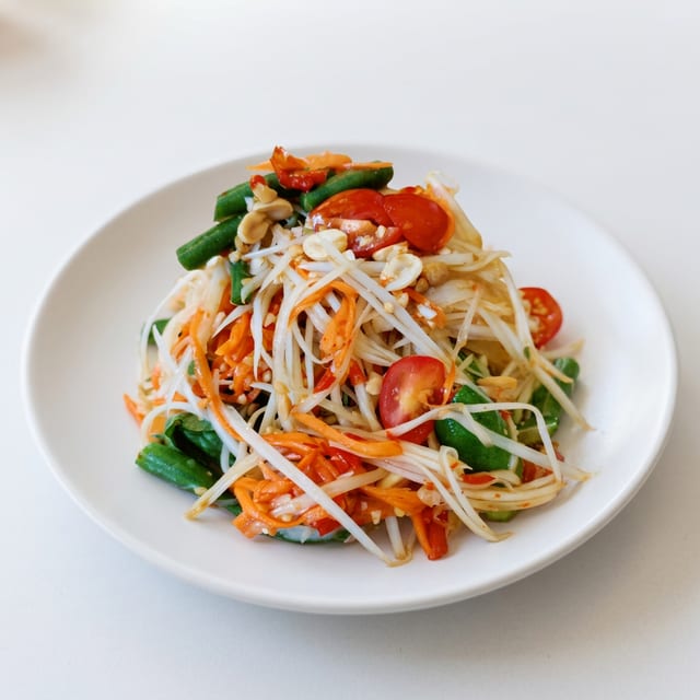 Spicy Papaya Salad (Som Tum).